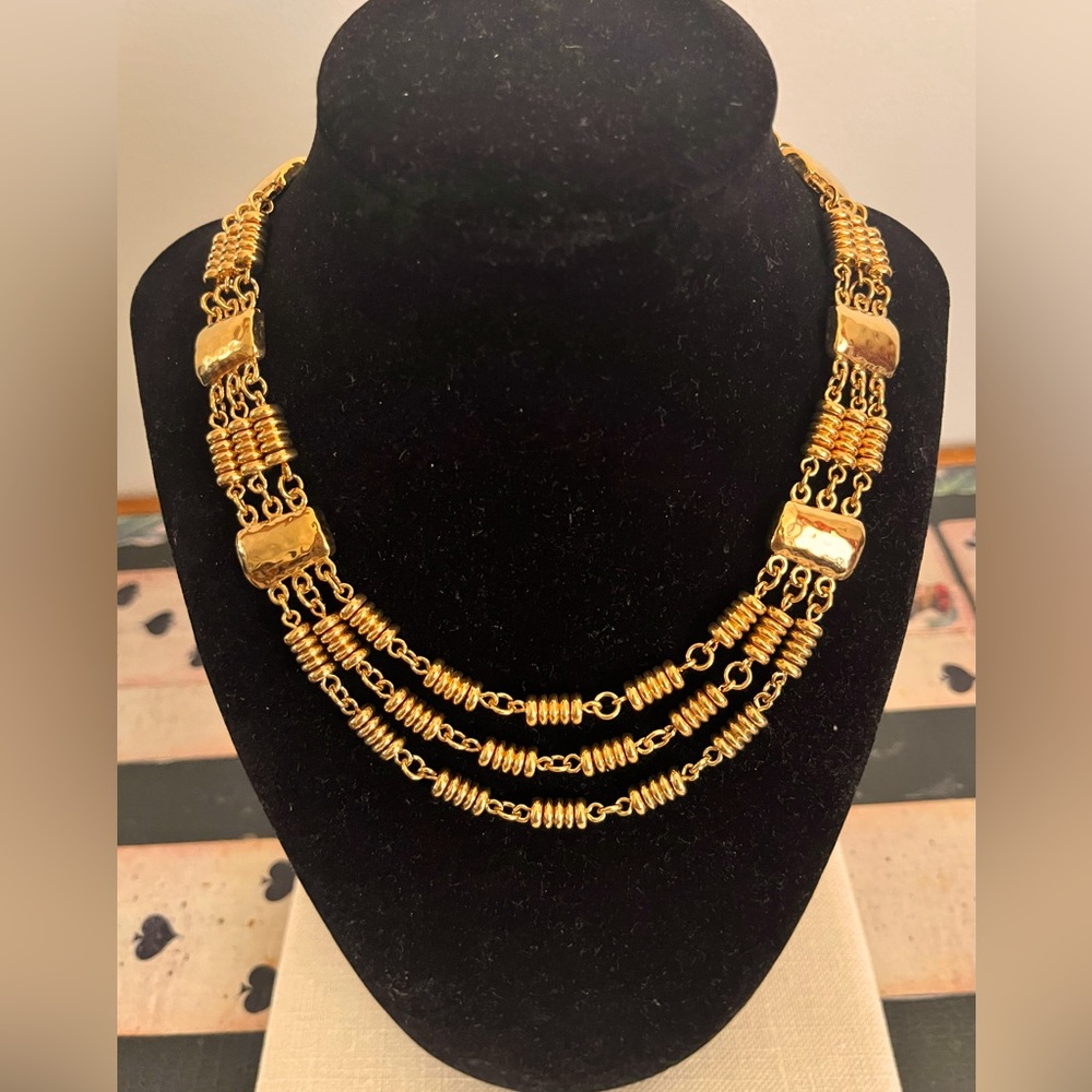 Monet Signed Vintage 1970’s Hammered Shiny Gold Tone Necklace Mint Condition 17”